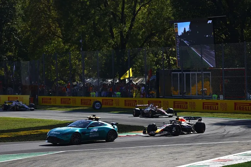Los monoplazas de F1 tras el Safety Car