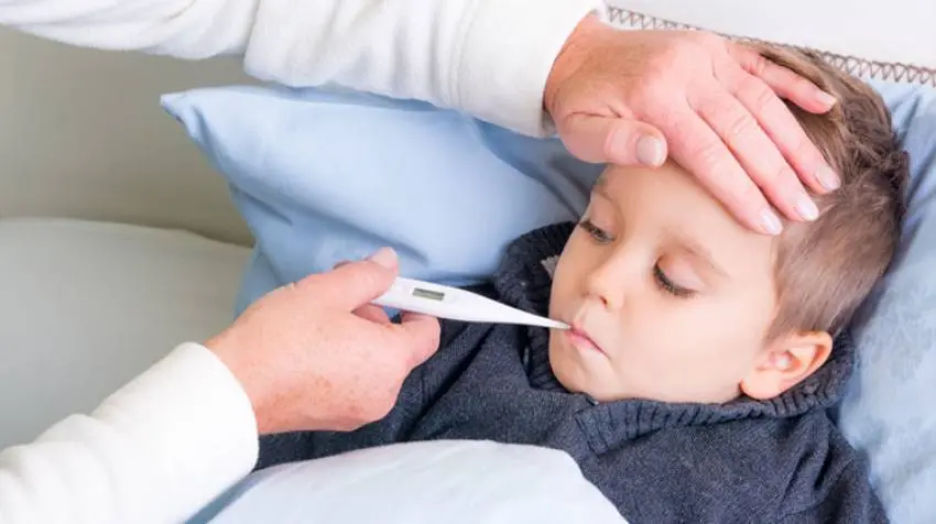 Ni&ntilde;o con fiebre