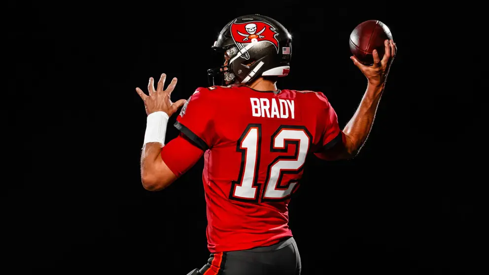 Tom Brady luciendo el n&uacute;mero 12 con los Buccaneers