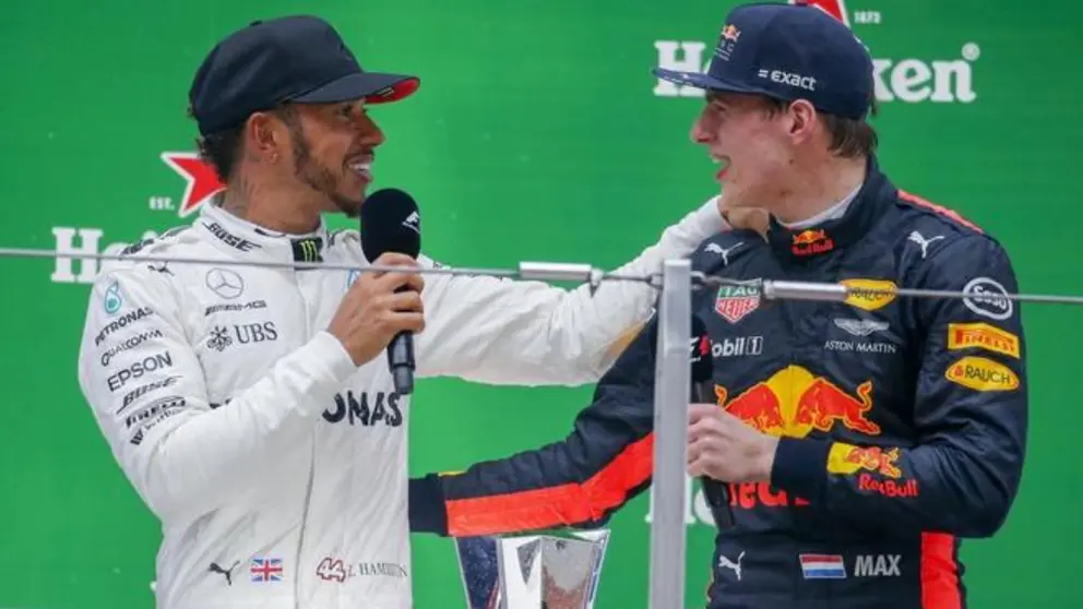 Hamilton y Verstappen en el podio