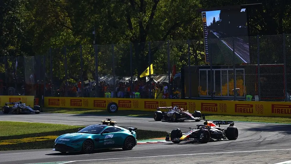 Los monoplazas de F1 tras el Safety Car