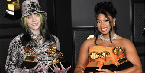 Billi Eilish y Megan Thee Stallion con sus Grammy