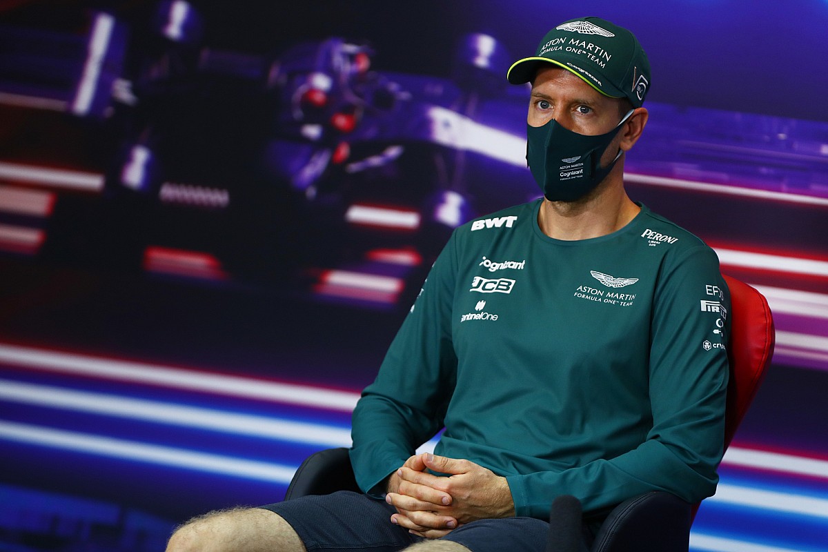 Sebastian Vettel con los colores de Aston Martin