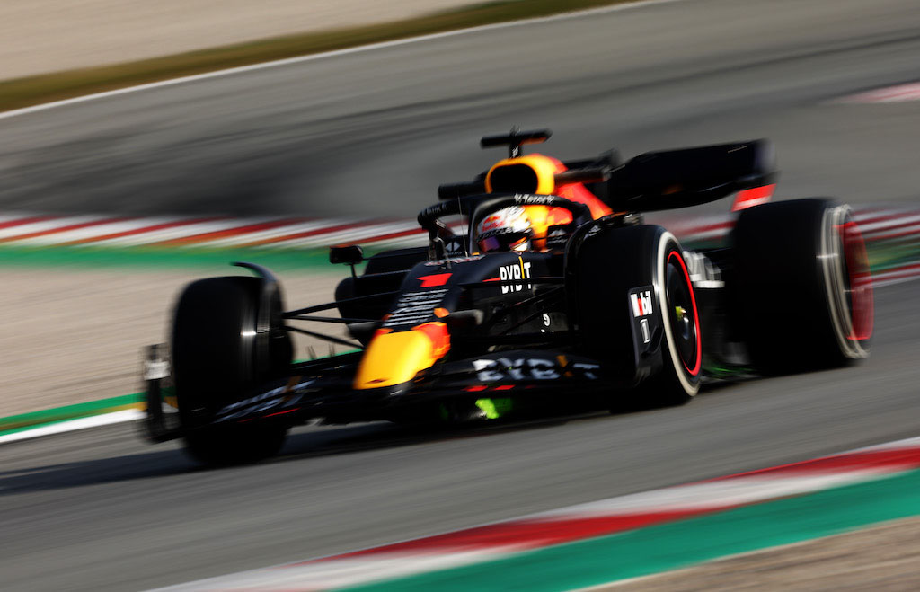 BARCELONA, SPAIN - FEBRUARY 23: Max Verstappen of the Netherlands driving the (1) Oracle Red Bull Racing RB18 during Day One of F1 Testing at Circuit de Barcelona-Catalunya on February 23, 2022 in Barcelona, Spain. (Photo by Mark Thompson/Getty Images)