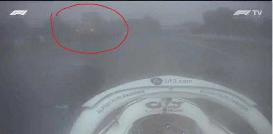Imagen de Gasly encontrándose con el tractor en pista