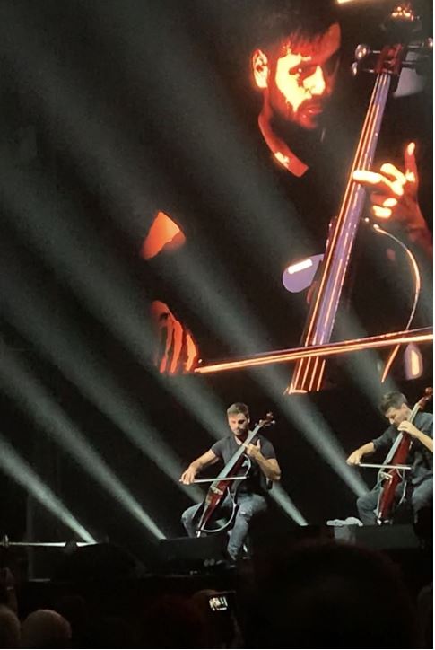 17/09/2022 - WeZink Center (Madrid) -  2CELLOS World Tour. Fuente: Alejandro Úbeda.